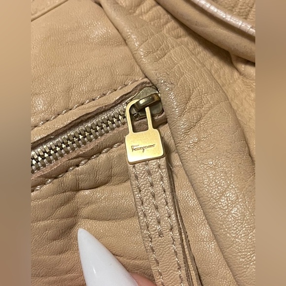 SALVATORE FERRAGAMO LARGE HOBO SHOULDER/HANDBAG GANCINI LOCK BEIGE/CREAM LEATHER - Picture 9 of 12